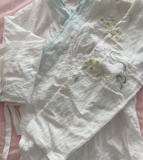 都城南庄上襦M码 感兴趣的话点“我想要”和...