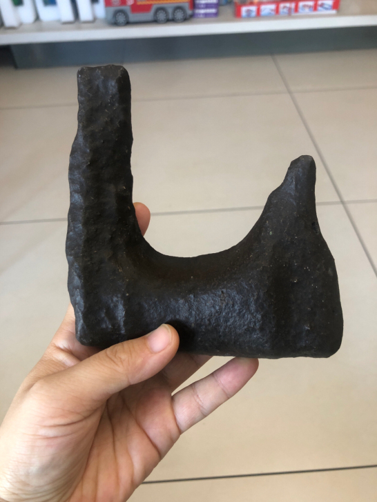 戈壁石火山岩黑色笔架山，可搁笔架物，造型好...