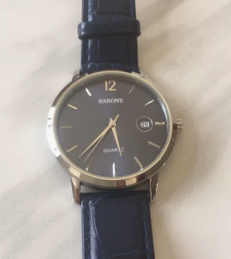 雷诺手表，无划痕。参加活动的赠品，一直闲置...