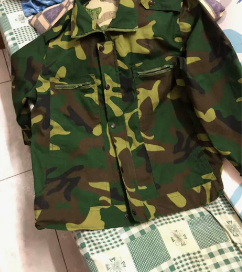 迷彩服套一套m码 迷彩服一套，裤子没拍，2...