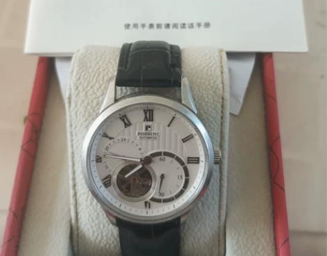 罗西尼,男女都能,买来几乎没有戴过,蓝宝石...