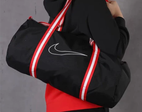 Nike/耐克 旅行包 感兴趣的话点“我想...