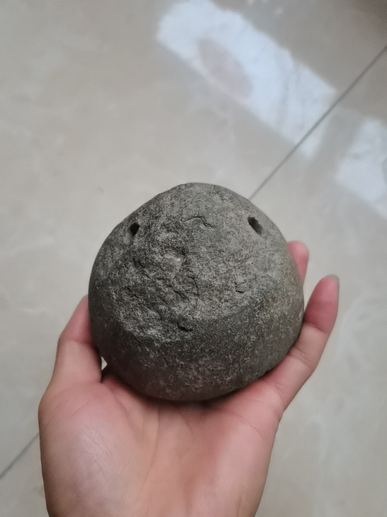 不知道什么东西，是在遗址上发现的