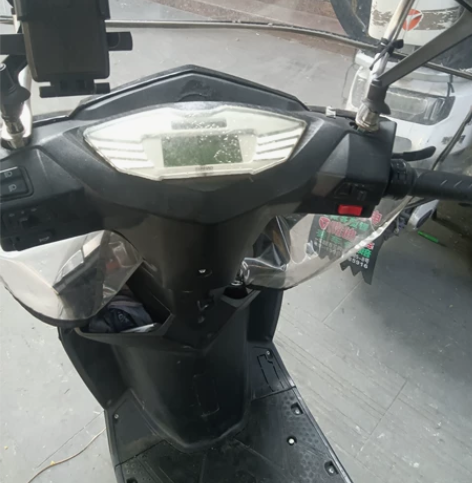 电动车    外接大灯，雨棚，手机支架，箱...