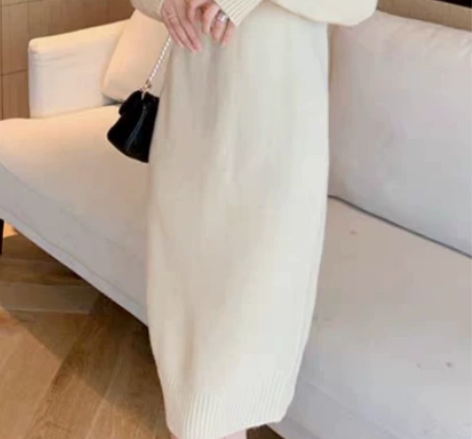 浅杏色法式高领针织连衣裙女秋冬内搭打底气质...