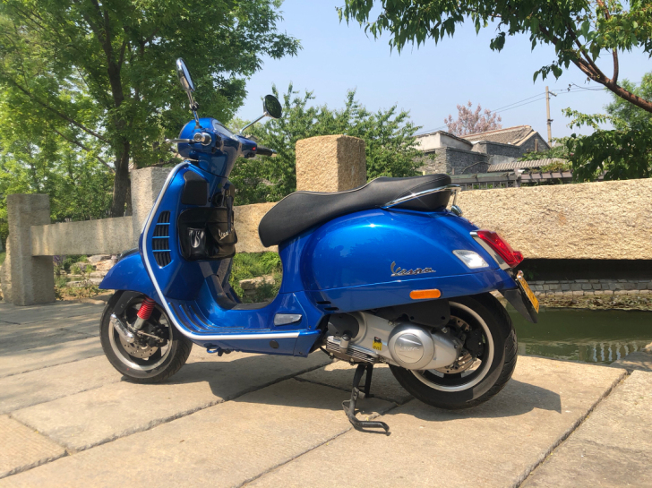 京摩托a牌照摩托出租 vespa300 黄...