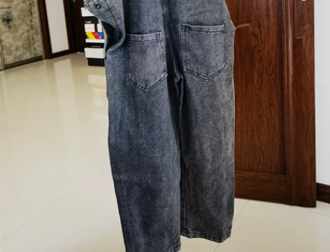 背带裤子牛仔裤，120码 感兴趣的话点“我...