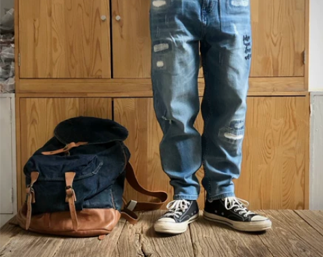 正品刺绣破洞微弹牛仔裤九分裤，只有30非偏...