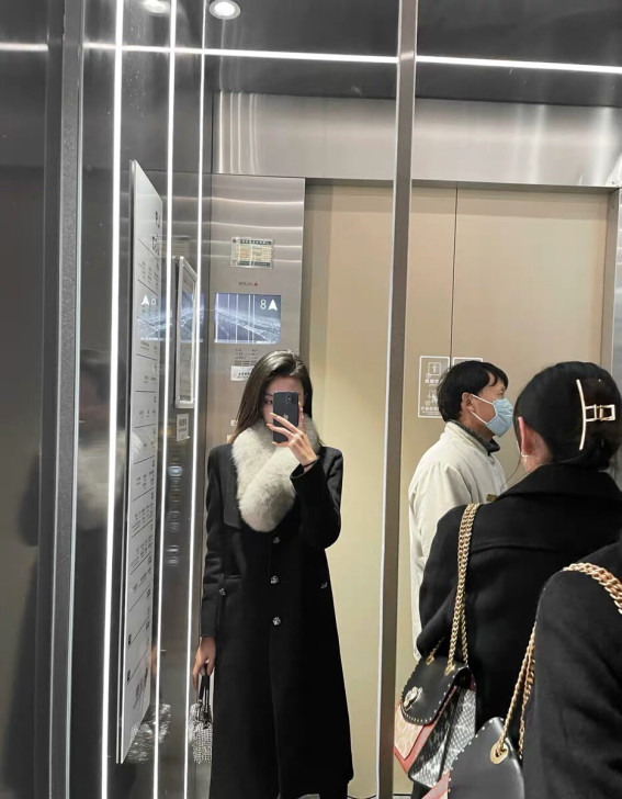 绝版德鲁纳大衣，算95新吧，实际穿出去不到...