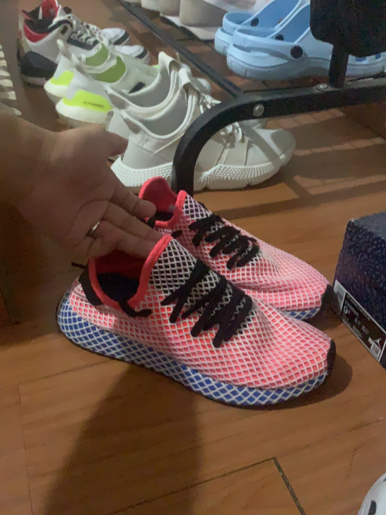 阿迪达斯三叶草网鞋，穿着很舒服，我觉得颜色...