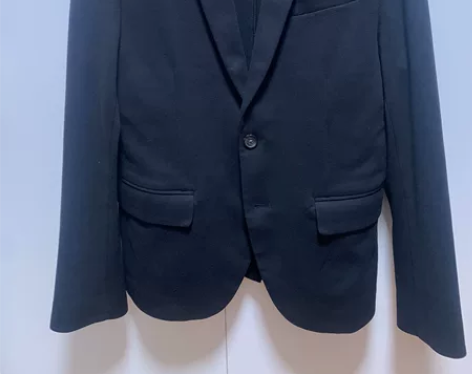 男士西服165码 8-9成新，面料舒服，柔...