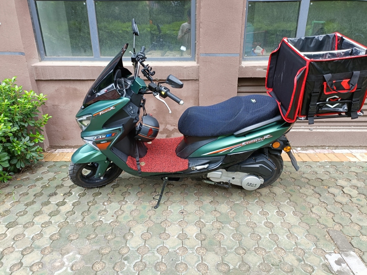 本人自用150踏板摩托车，21年6月上牌，...