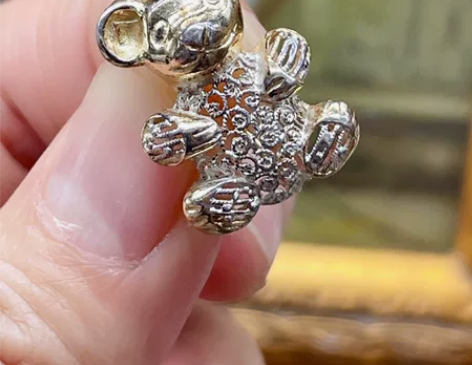 粉丝福利！英国淘中古纯银双色掐丝泰迪熊胸针...