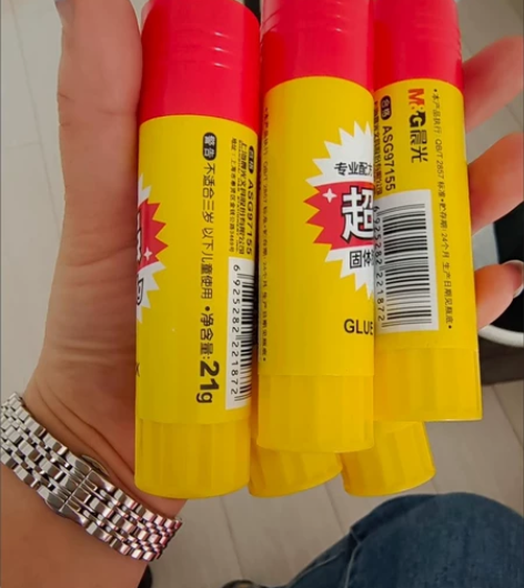 高粘度固体胶学生用品胶棒办公便宜批发超强胶...