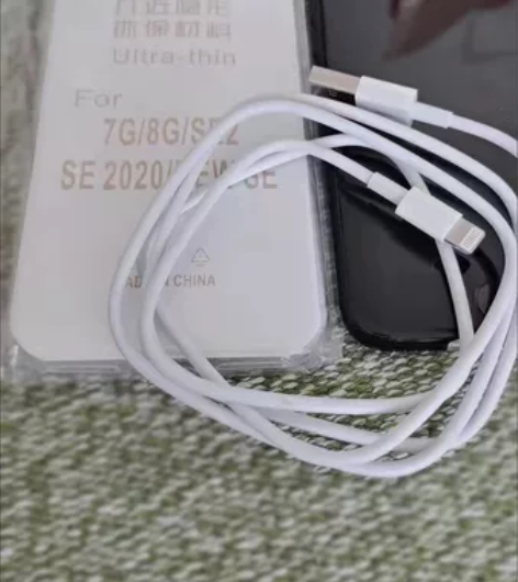 iPhone 8 P前后有摄像头有指纹 感...