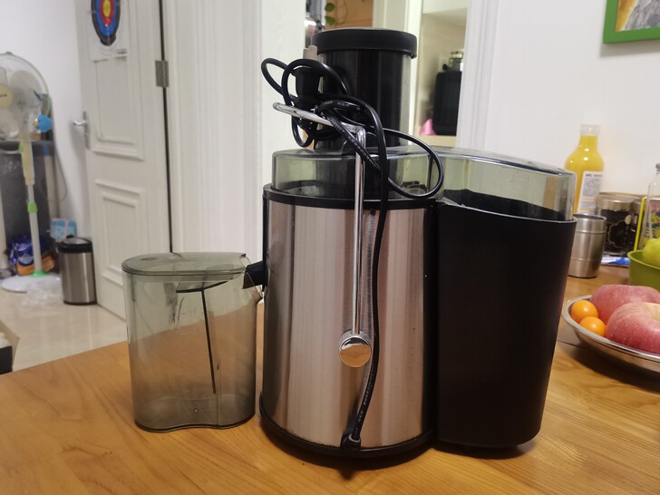 SKG榨汁机，使用次数很少，闲置自取不包邮...