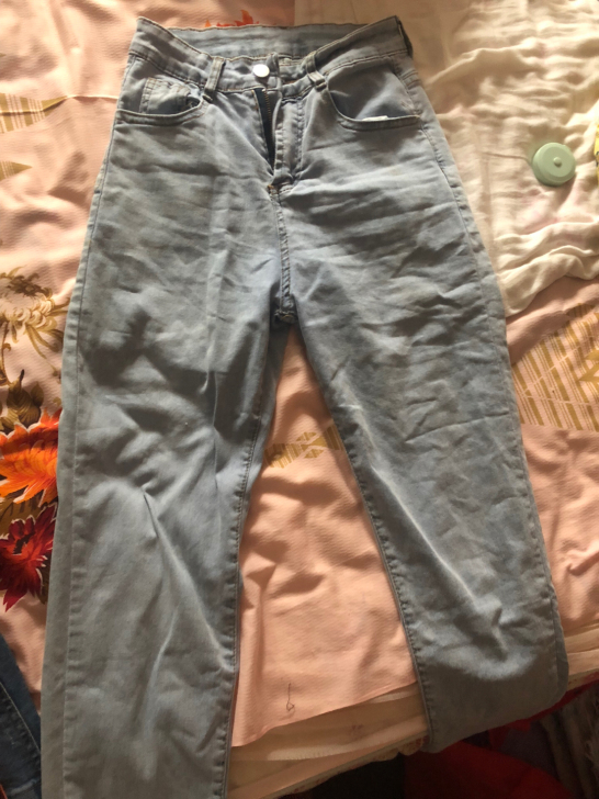 牛仔裤，26码，穿过2次，是很软的牛仔