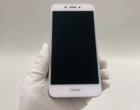 荣耀畅玩6A几乎全新有钢化膜手机壳充电器数...