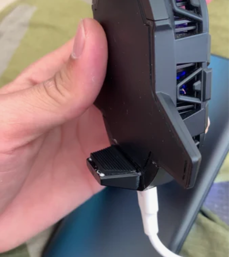 努比亚 红魔双核散热背夹。散热板是平的可以...