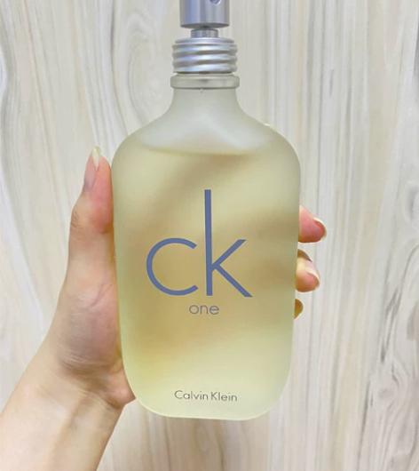 ck香水one200ml   朋友送的生日...
