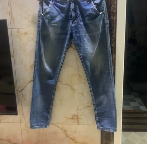 男生蓝色直板牛仔裤，腰围约92厘米，整条裤...