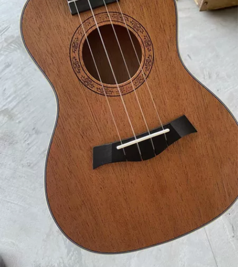 Uma品牌的尤克里里，现在半价出捡漏的来 ...