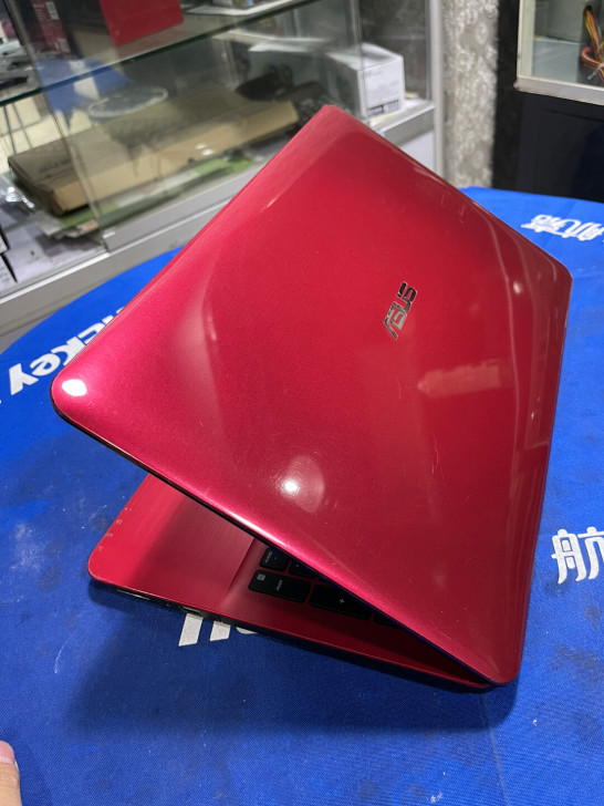 华硕W519，红色
