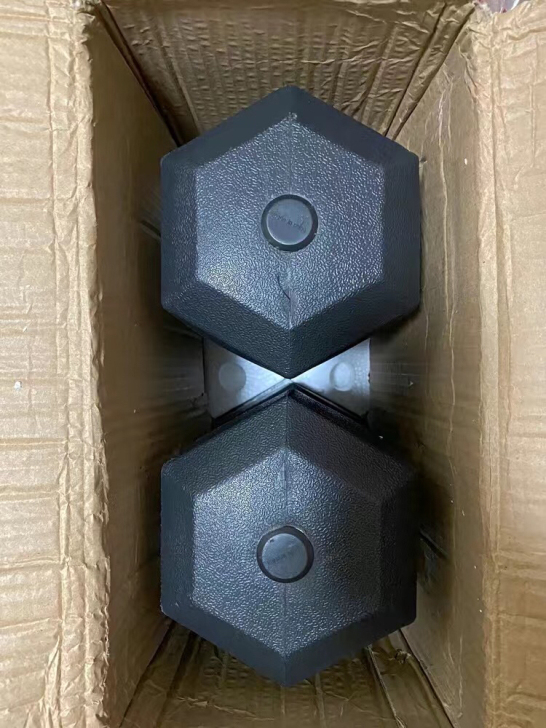 公司发的哑铃，留着没用带不走，一个20斤，...
