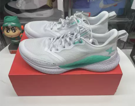 （全新42码）特步 跑步鞋 尺码42码 全...