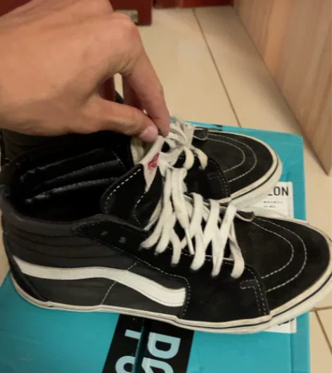 vans高帮42.5码 包邮 感兴趣的话点...