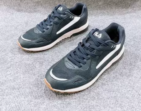 Fila斐乐运动鞋，专柜撤柜的鞋子，朋友送...