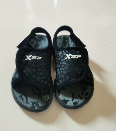 特步男童凉鞋 9新，28码