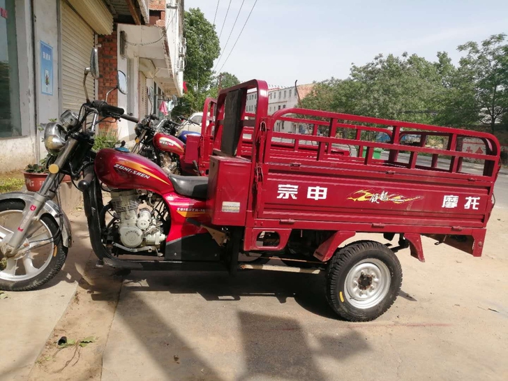 各种各样的三轮摩托车