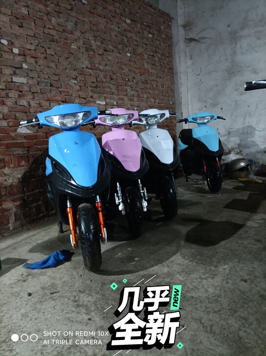 二手电动车二手电瓶车九成新2手电车店里二百...