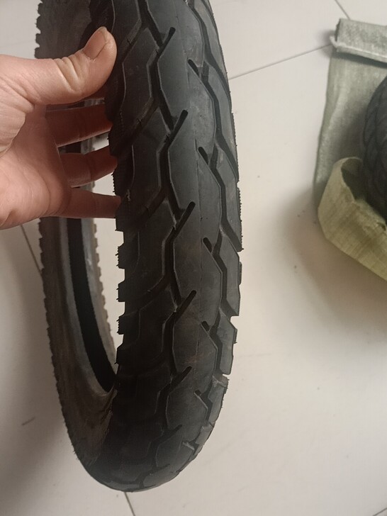 包邮16/3.0朝阳大力神加强型真空轮胎!