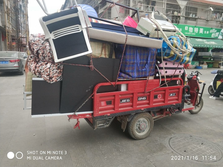 低价三轮车拉货搬家.清理废旧家具建筑垃圾临...