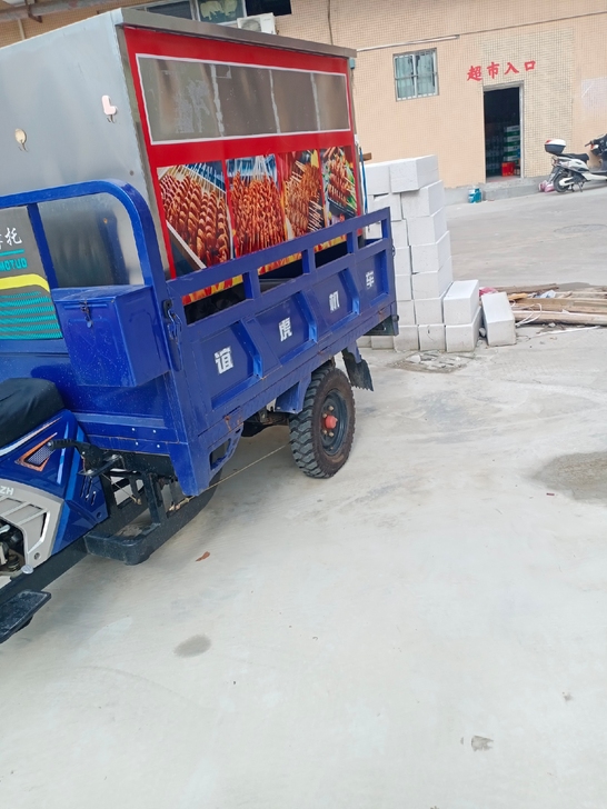 大运三轮摩托，700公里以下。地址三角镇新...