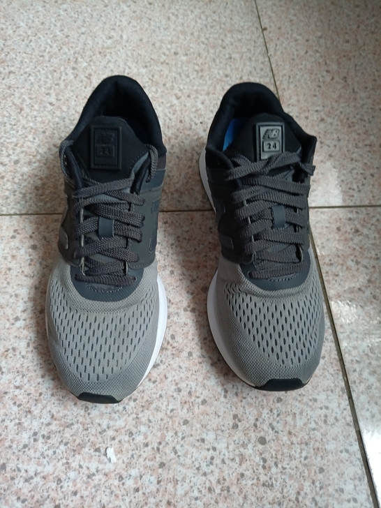 二手男鞋新百伦运动鞋40.5码 鞋子保...