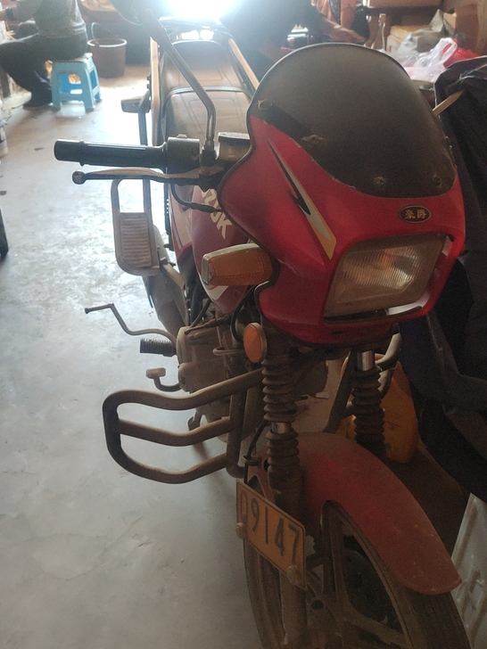 出一个大运DY125-5摩托摩托车