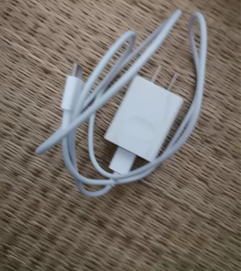 荣耀充电头和typce数据线，不是快充 感...