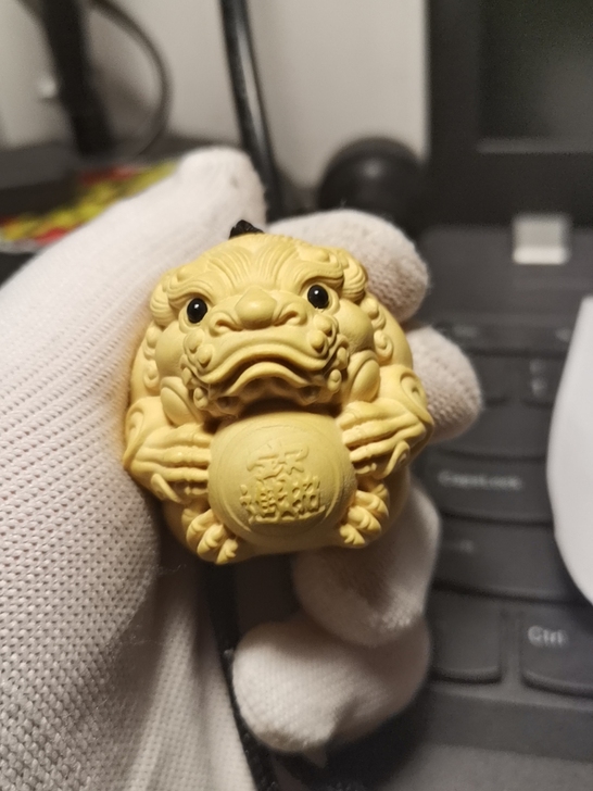 小叶黄杨木的狮子抱球,手工雕刻,可当做手把...