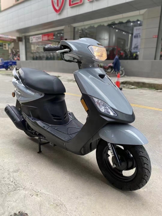 原装林海雅马哈巧格100cc颜色水泥灰，发...