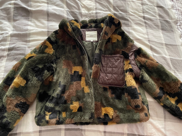 zll人造皮草外套 穿过2次 帽子拉链可拉...