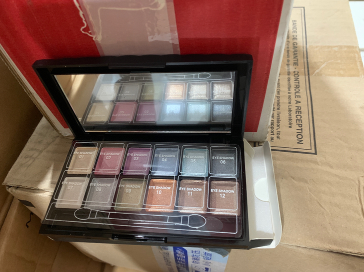 MAC12色眼影：15.8克，量多可批发，...