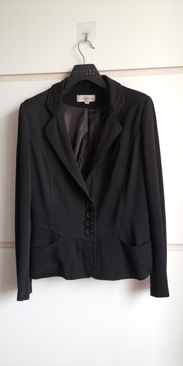 女休闲短外套西服，九成新，
