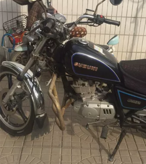 95年经典铃木125八成新，闲置，一切正常...