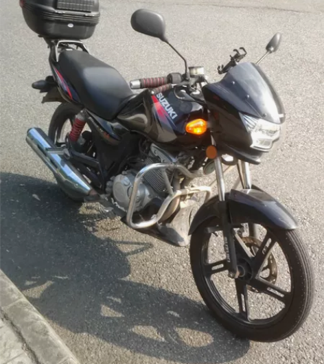 铃木摩托车,手续齐全,9月买的保险,车是1...