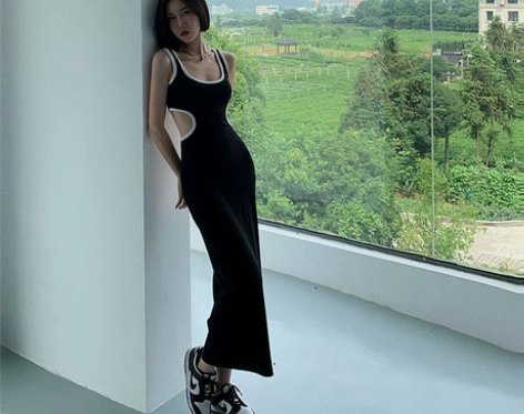 ?2022年新款小众别致露腰性感辣妹包臀裙...