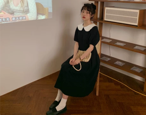 陆小团团赫本风典雅复古泡泡袖娃娃领气质棉麻...