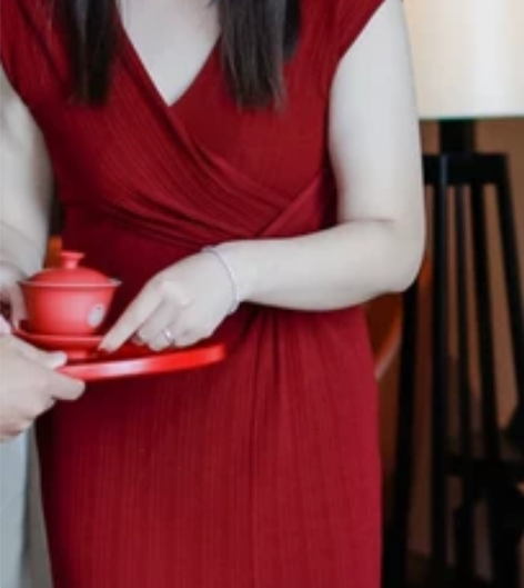 ?性感连衣裙2021夏装新款法式V领设计感...